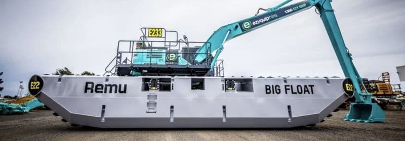 Brisvegas hands over custom-made Kobelco SK200-10 amphibious excavator